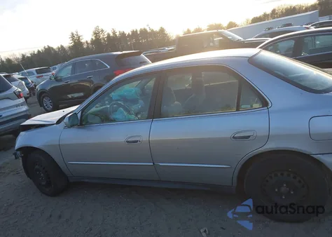 2002 Honda Accord 2.3 Lx z USA, uszkodzony, nr VIN 1HGCG66522A143352